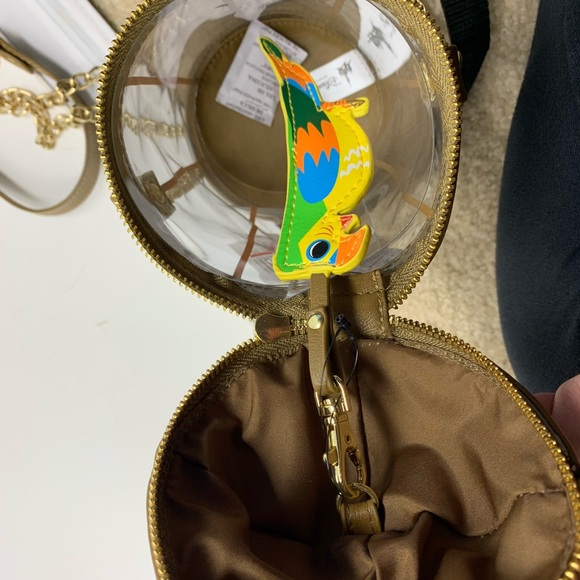 Disney tiki crossbody bag perfect for Christmas - Picture 7 of 8